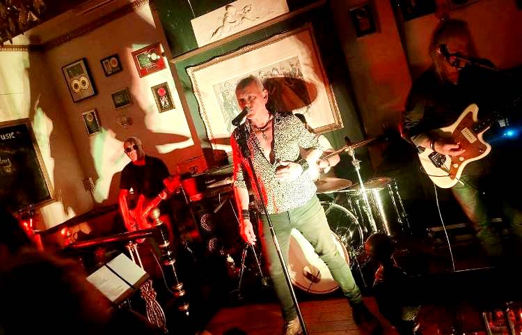 Friday 4th November 2022 at The Rose Inn, Wallsend (photo by Nicola Bowden)